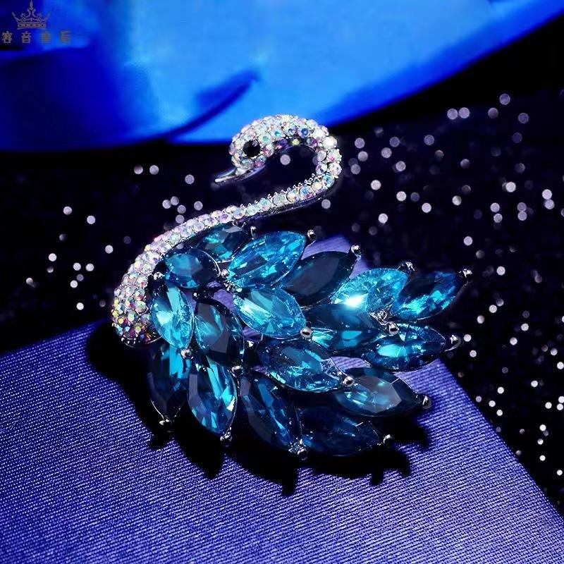 Swan Brooch High-end High-end Sense Niche Retro Chest Flower Small Fragrant Style Brooch Clothing Accessories with Pressed Collar Accessories