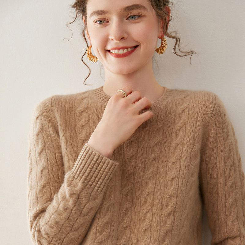 Women's Cashmere Cable Knit Sweater—Round Neck, Thickened, Loose Fit, Casual Pullover for Autumn and Winter.