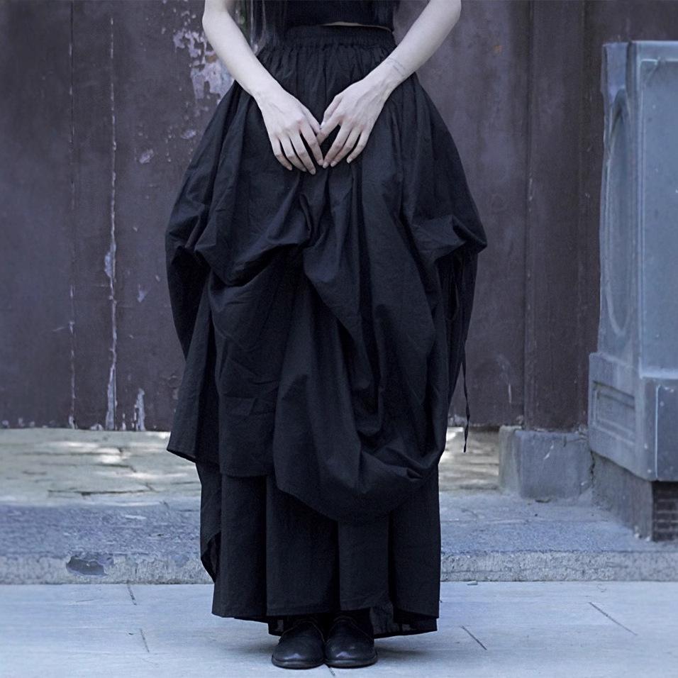 Qiu Xiaonuan's Dark & Cool Heavy Pleated Swing Skirt