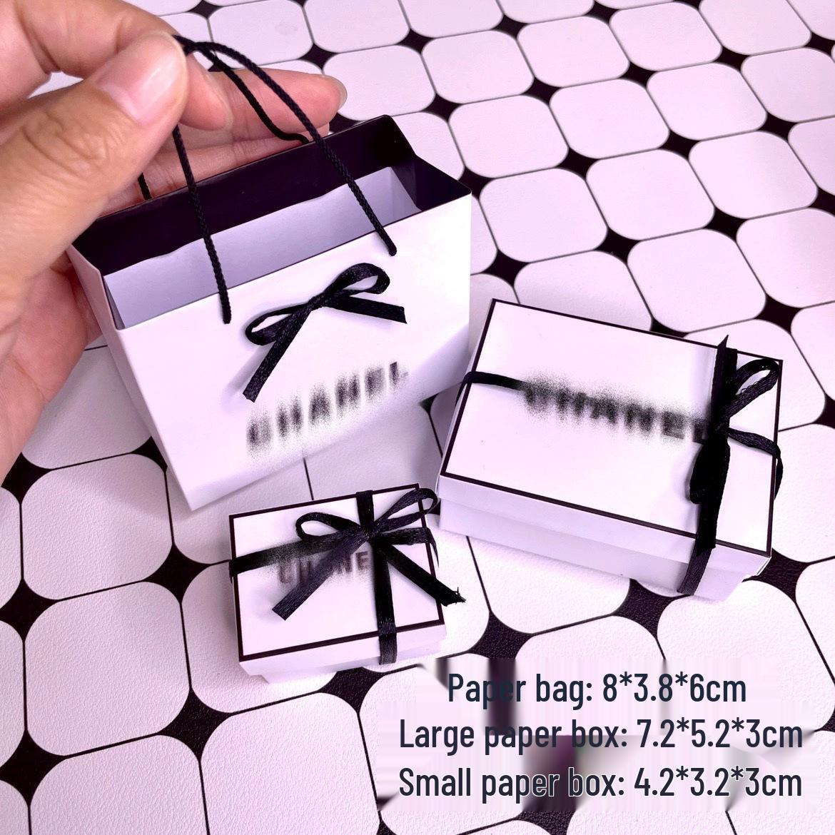 

Miniature Female Soldier Doll Shoulder Bag Backpack for 6-Point Dollhouse Decoration & Photography Prop