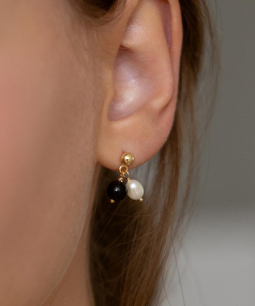 Tatiana (Silver 925) Pearl And Onyx Stud Earrings Ec3273