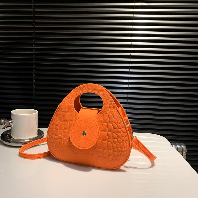 

Contrasting color temperament women s bag 2024 trendy Korean version winter new felt underarm bag casual one shoulder hand carry small square bag помаранчевий