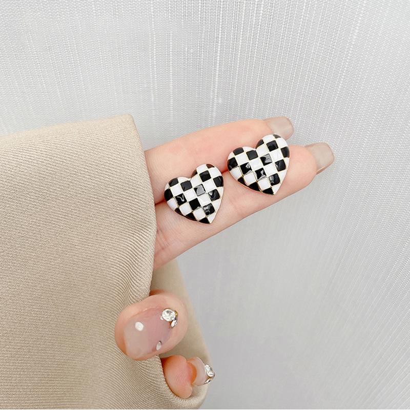 S925 Sterling Silver Checkerboard Stud Earrings - Trendy 2023 Heart Design for Women