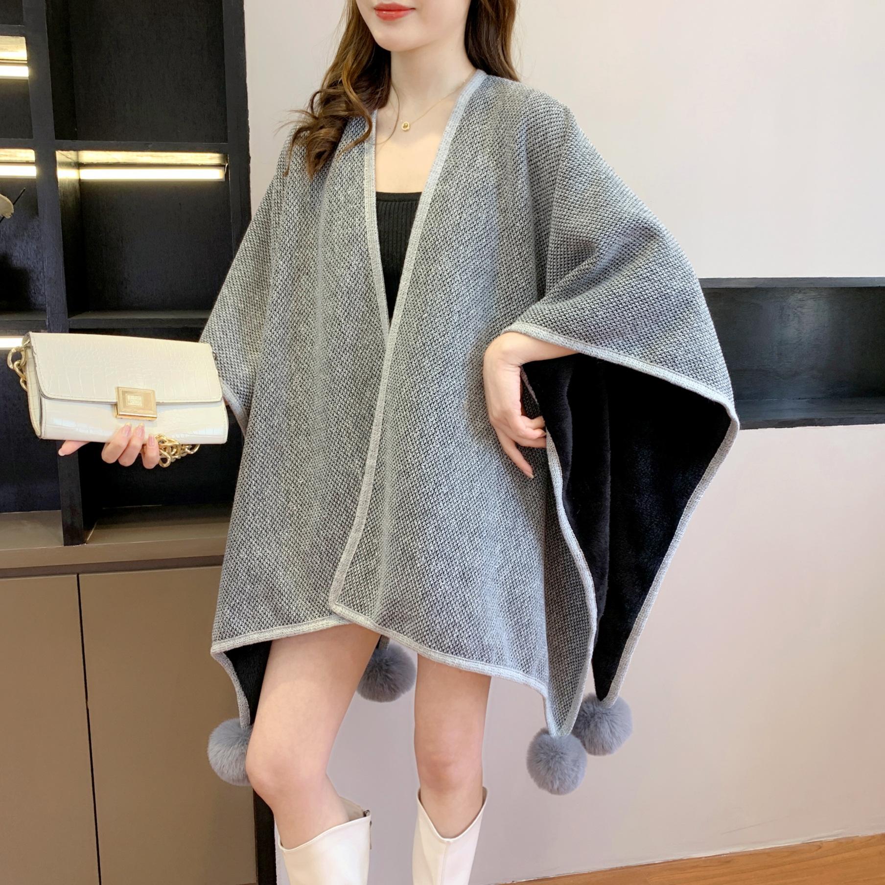 

2025 women s clothing autumn and winter new solid color fashion versatile shawl cloak thermal belt decorative hairball светло-серый