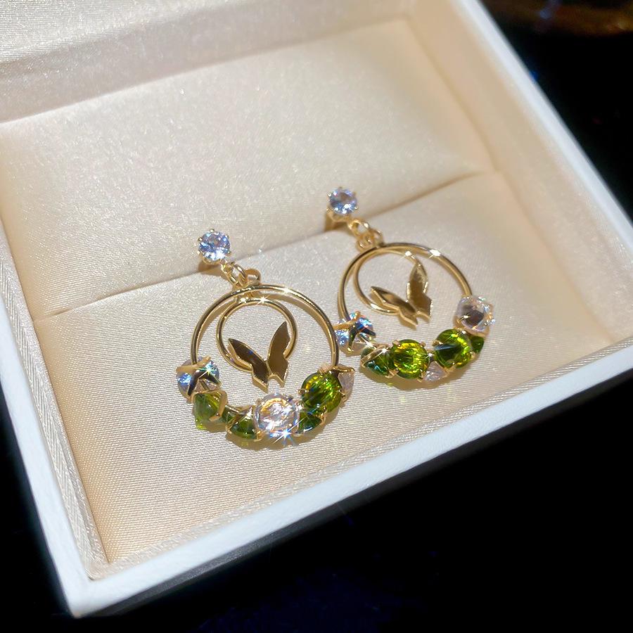 Silvernål Zirkon Utskurna Blomörhängen - Utsökta High-End Stiftörhängen med Känsla för Mode.