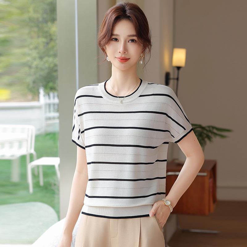 

Mom s 2026 Summer Ice Silk Striped T-Shirt: Short Sleeve Knit Top for Middle-Aged & Elderly Women 4XL (Recommended 67.5-75 kg) брудно-білий