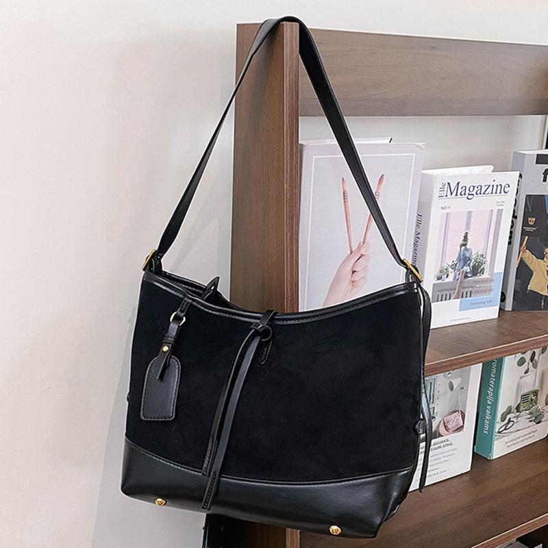 Retro matte large-capacity women's bag autumn and winter new commuter shoulder messenger bag simple bucket bag