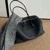 Schwarze weiche Leder-Tote-Bag mit großem Fassungsvermögen für Damen, leichter Luxus, Nische, High-End-Umhängetasche