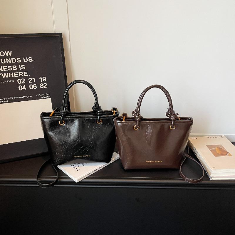 Today's Popular Bags Are Women's Summer New Fashion Messenger Bags, Commuter Handbags, Vegetable Baskets, Bucket Bags.