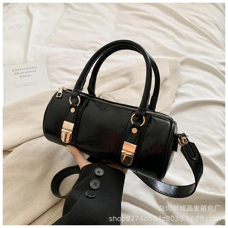 

Handbag Foreign Lock Shoulder Bag Women s 2025 Autumn New Fashion Retro Round Simple Bag Personalized Crossbody Bag чёрный