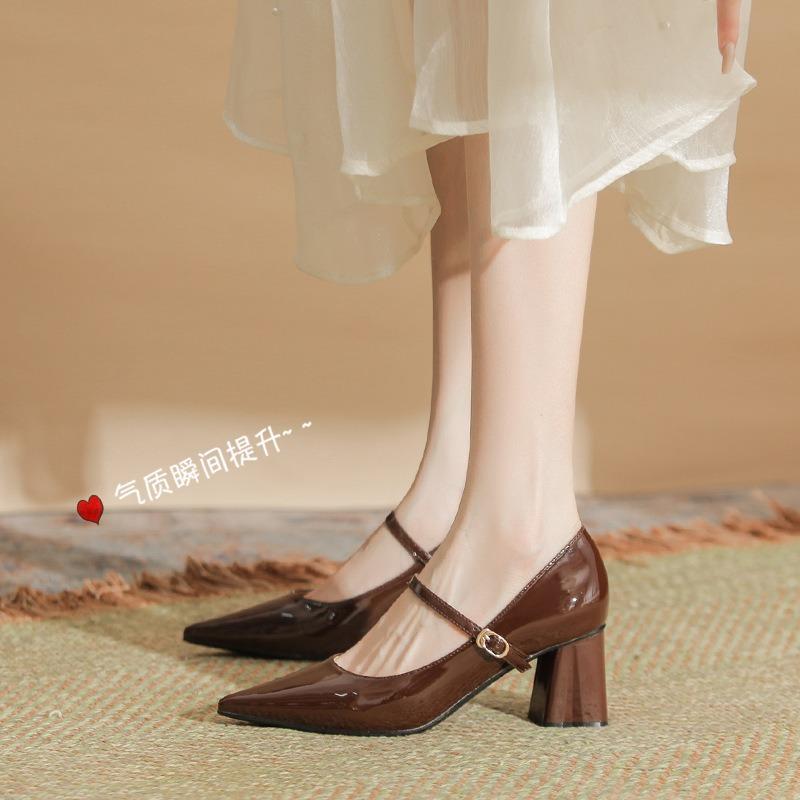 

Новая универсальная юбка на одной пуговице, рабочие туфли на толстом каблуке, высокие каблуки 34 темно-коричневого