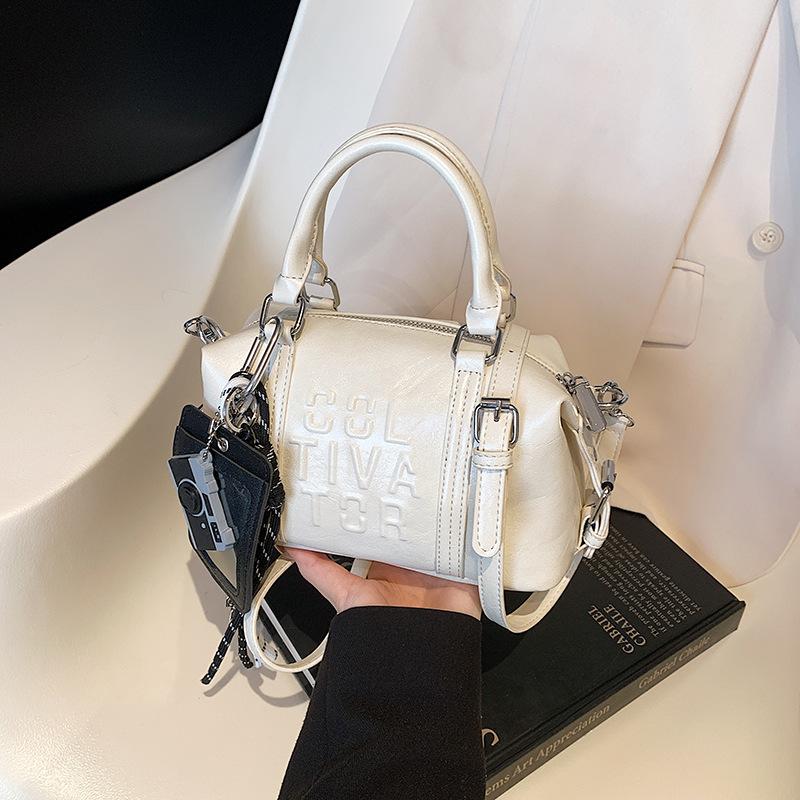Simple Casual Handbag Bag Women's New Versatile Shoulder Messenger Bag Fashionable Commuter Pillow Bag