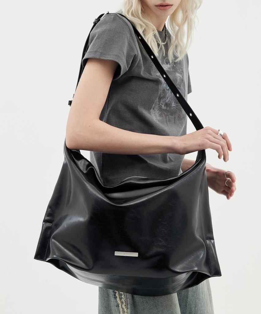 Defgarments Eyelet Hobo Bag [Black]