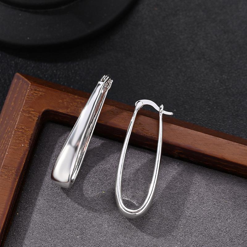 Silver Needle Geometric Heart Hoop Earrings - Retro & High-End Style for a Bold Look