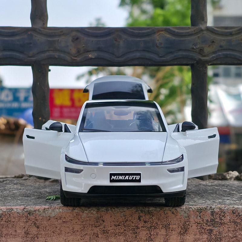 AAZP1 1:24 Model Y 2026 SUV Alloy Car Model Diecast Metal new Energy Vehicle Car Model High Simulation Sound and Light Collection Gift