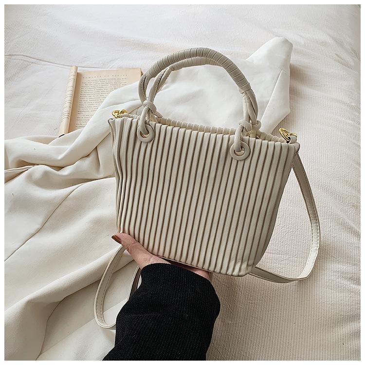 

French foreign style fashionable retro bucket bag women s 2025 autumn simple texture shoulder bag fashionable messenger bag women белый