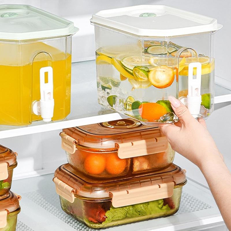 Portable Refrigerator Plastic Drink Dispenser With Tap Leak Proof Iced Beverage Container for Cocktails Juice Storage