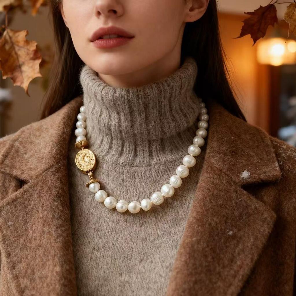 Vintage Relief Moon Gold Coin Necklace Natural Pearl Women'S Light Luxury High-End Earrings Collarbone Chain