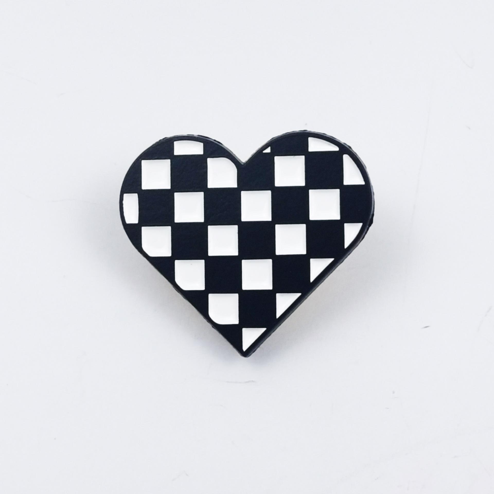 Customized Colorful Heart Brooch - Versatile Drip Oil Alloy Badge for Clothing & Backpack Decoration