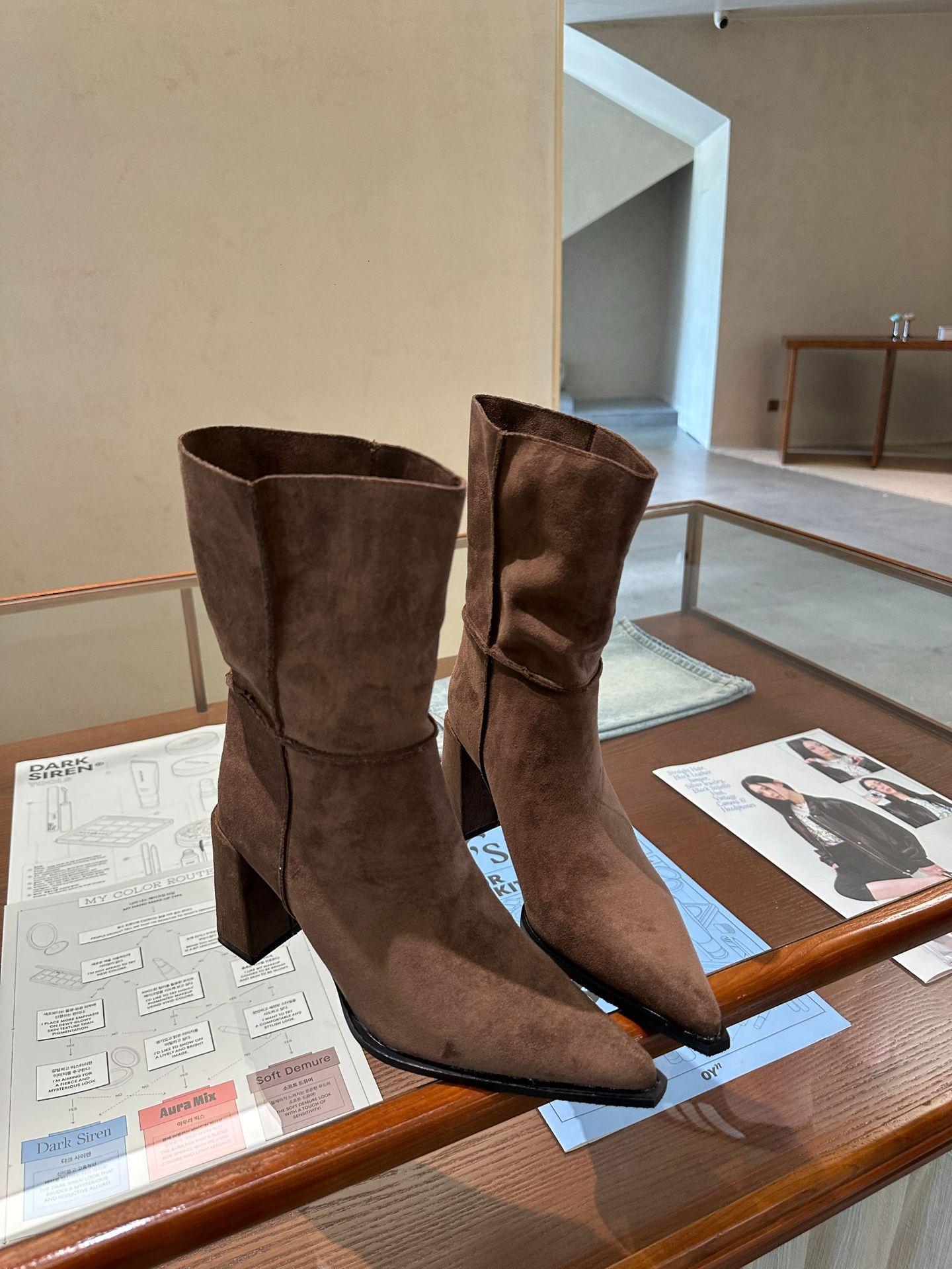 

2025 autumn and winter new pointed thick heel high heel temperament French fashion women s short boots suede temperament women s boots 39 темно-коричневого