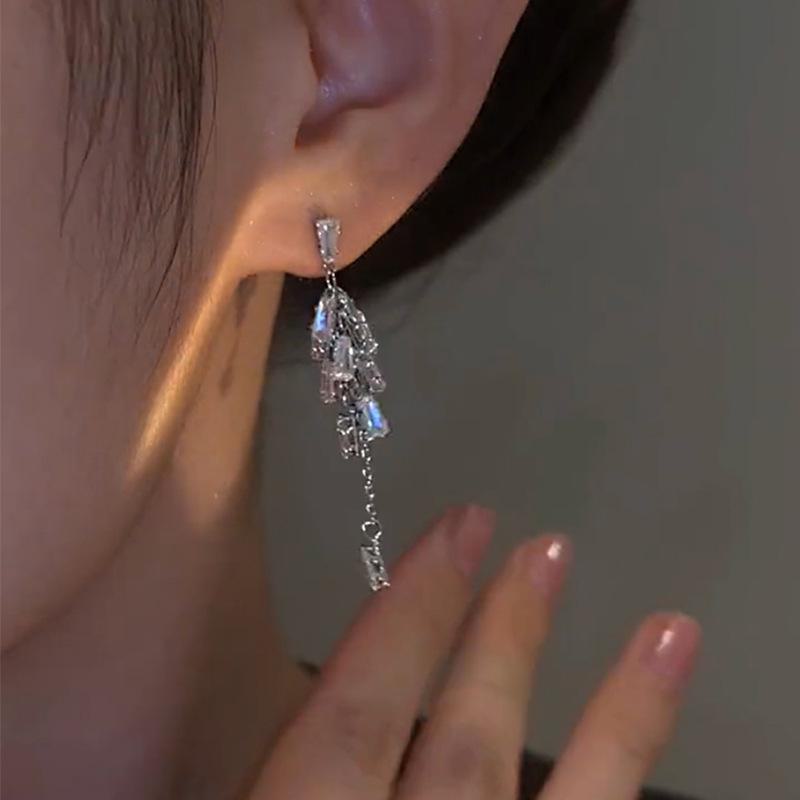 Elegant Crystal Tassel Earrings: Luxury, Trendy, High-End