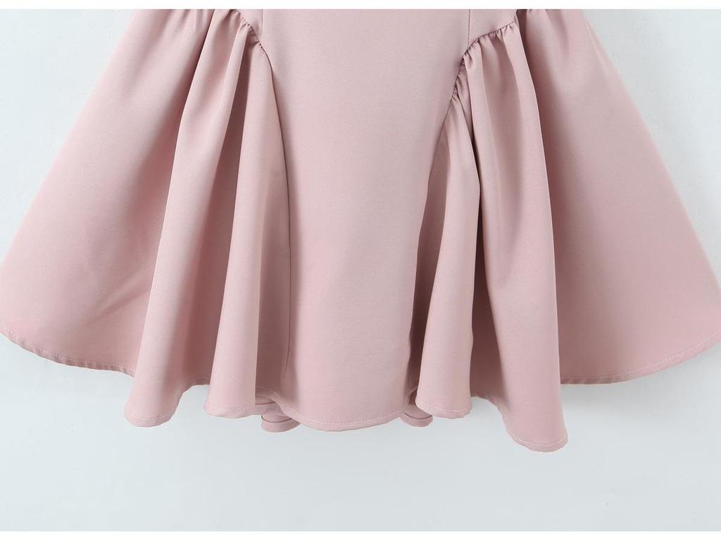 Damen Schnür-Schmal geschnittenes Knitter-Spaghetti-Trägerkleid - Frühling Europäischer/Amerikanischer Stil in Rosa und Cremeweiß.