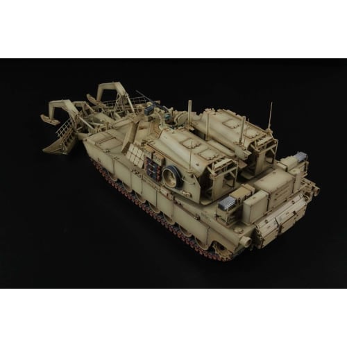 Ryefield Models 1/35 Scale US Marine Corps M1 Breacher Minefield Crossing Vehicle Plastic Model Kit RFM5011
