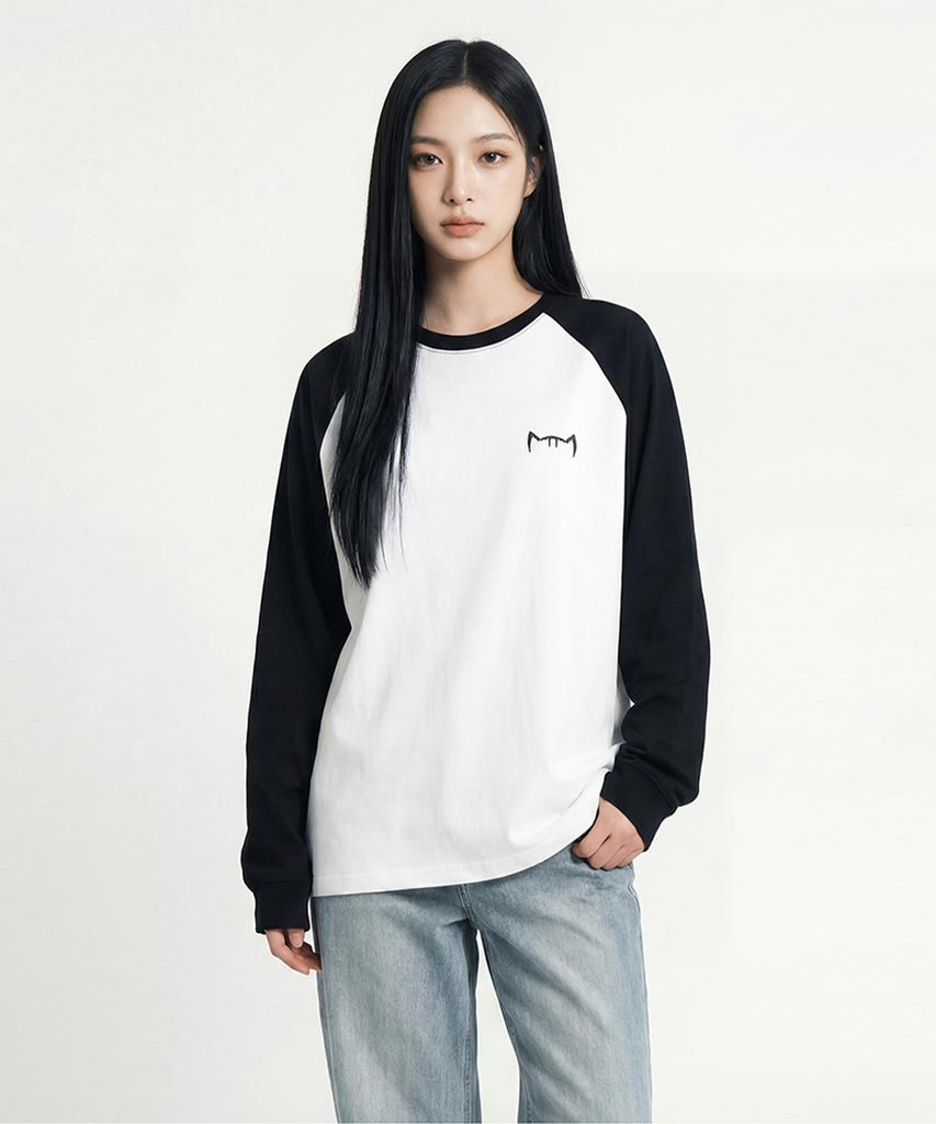 Kikimimi Raglan Ribbed Long Sleeve Kitty Small Logo T-Shirt (White)