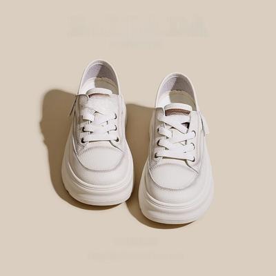 Schwammkuchen dicksohlige weiße Schuhe für neue kleine Leute für Damen, um die Körpergröße zu erhöhen und schlank auszusehen, retro vielseitige rutschfeste lässige Board-Schuhe