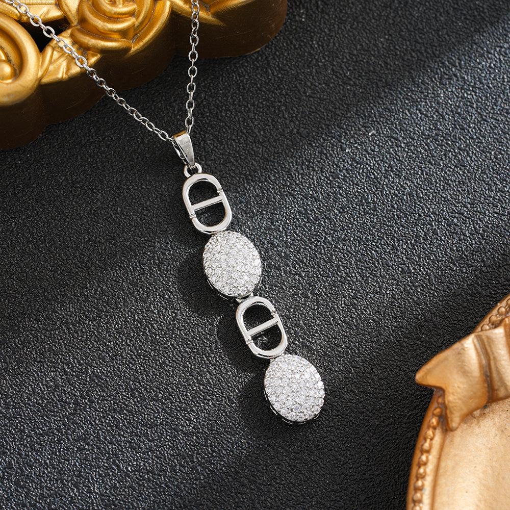 Elegant Rhinestone Pig Nose Pendant Necklace for Women