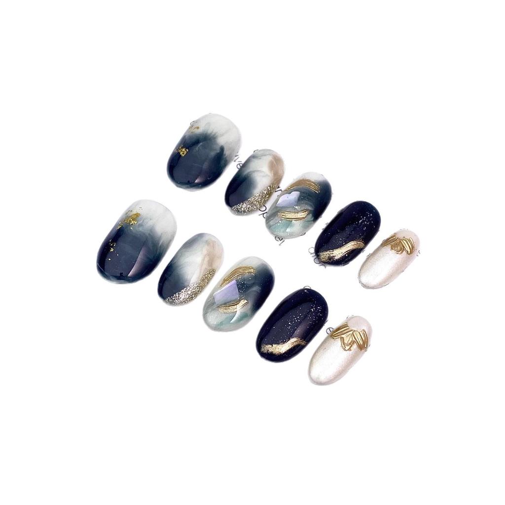 Handmade Gradient Nail Tips: Short Oval, Versatile, Skin-Brightening, Hand-Painted Nail Art Stickers.