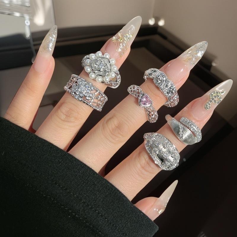 French Retro Hollow Full Diamond Zir*****Pen Ring Niche Design Fashion High Sense Light Luxury Personality Ring Women