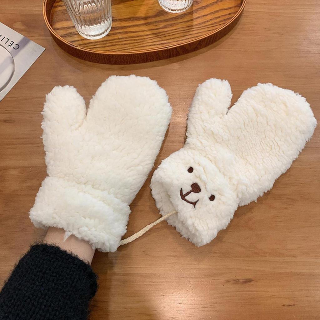 A pair of girls' plush cute bear claw warm baseball gloves, soft, suitable for anime cosplay, plush Christmas party accessories for women