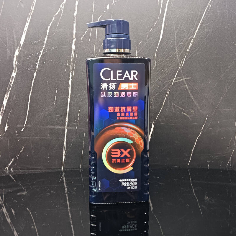 CLEAR Men s Invigorating Anti-Dandruff Shampoo