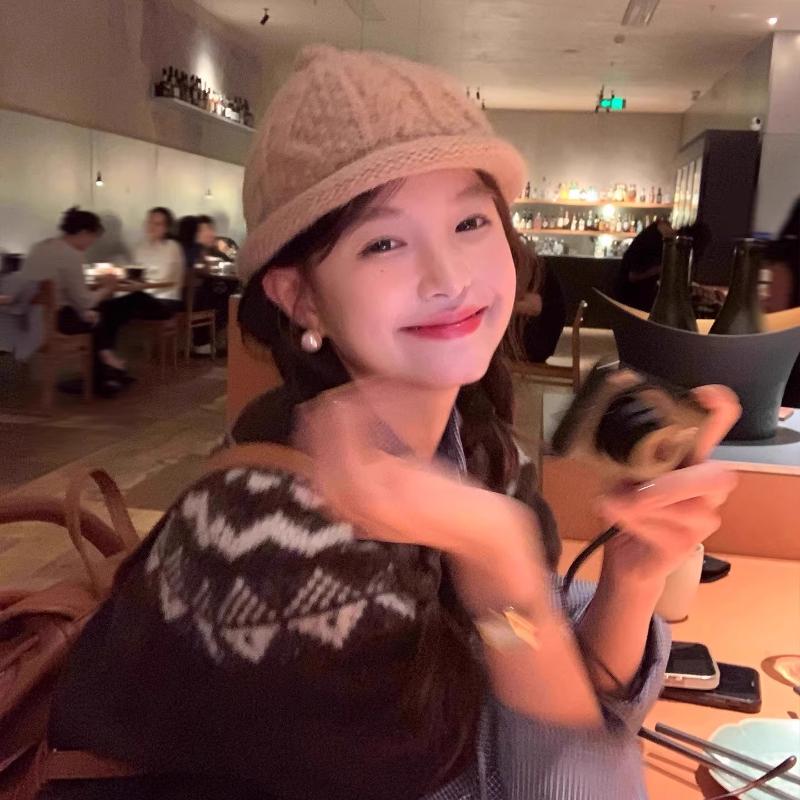 1pc Women Fashionable Beanie,Elegant Leisure Faction Portable Breathable Knitted Cap,Suitable for Vacation Travel Outdoors Wear