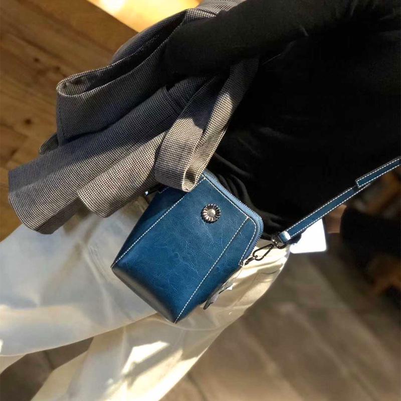 2025 Women's Genuine Leather Crossbody Phone Bag - Versatile High-End Shoulder & Commuter Style