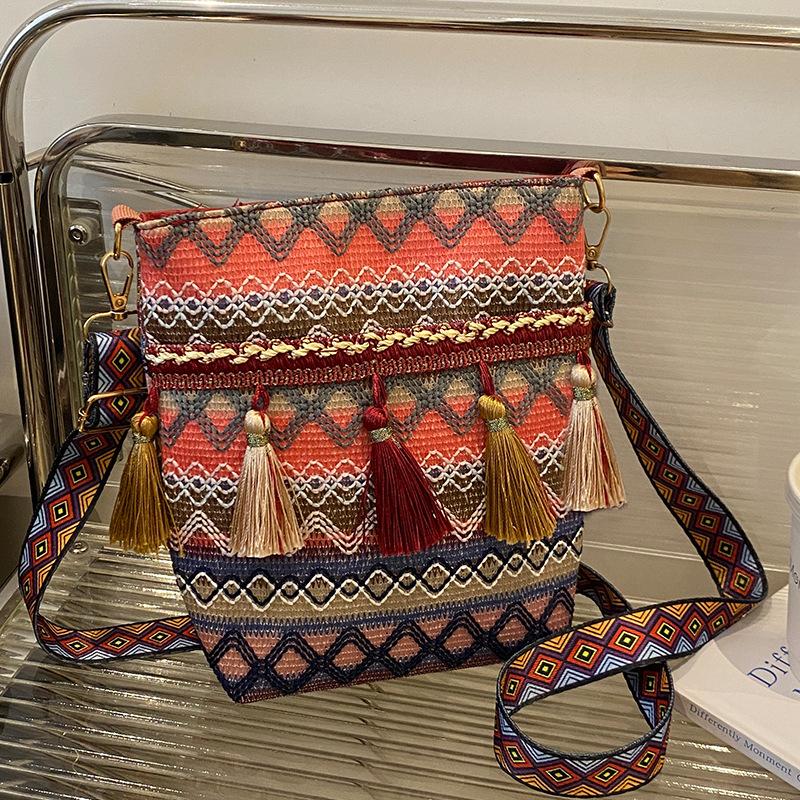Large Capacity Ethnic Style Bag New Fashionable Tassel One-shoulder Bucket Bag Retro Commuter Fashion Crossbody Bag
