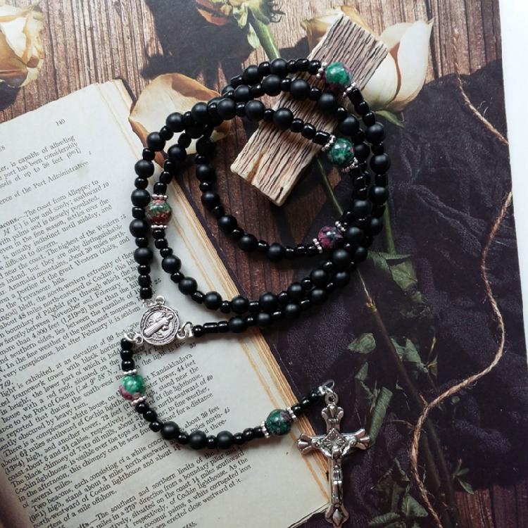 Vintage Crucifix Pendant Necklace Acrylic Black Onyx Beads Sweater Chains for W