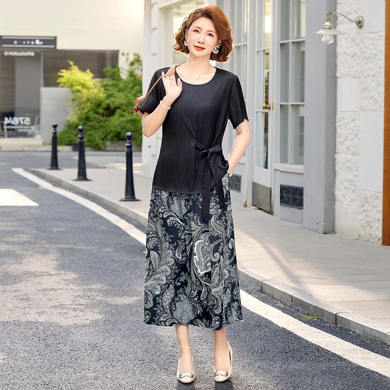 Summer Temperament Lace-Up T-Shirt & Versatile Skirt Set for Middle-Aged Women