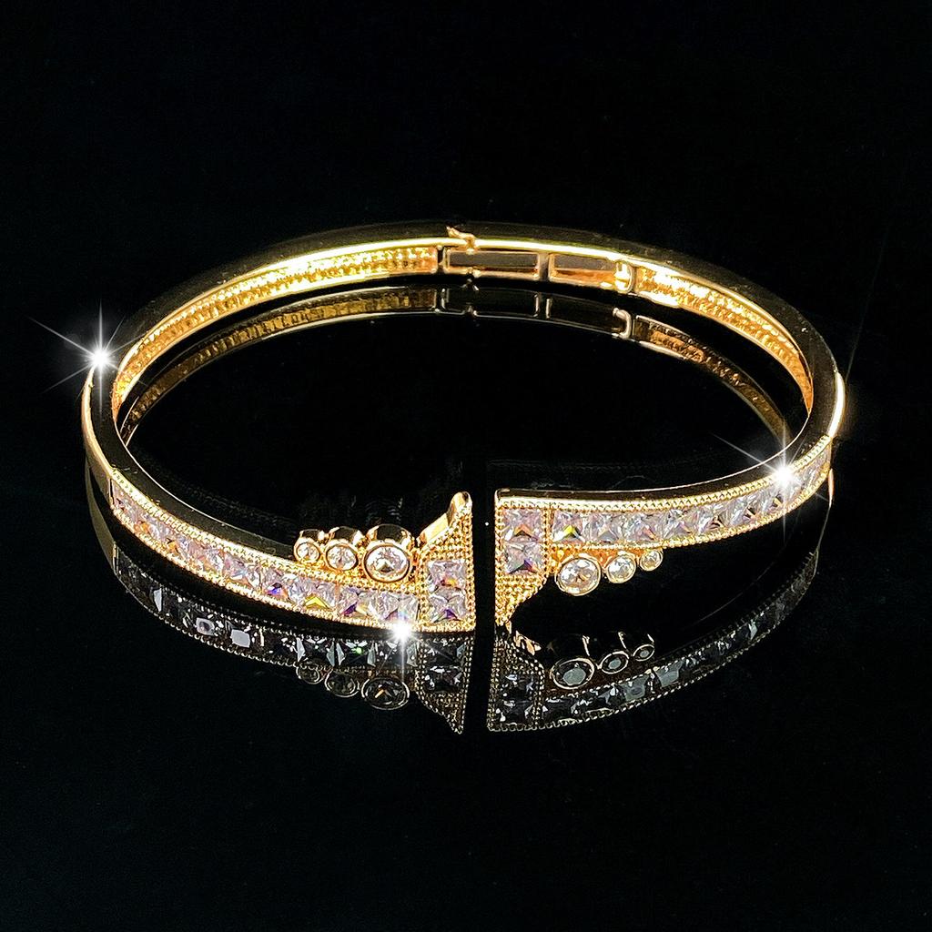 Fashionable, Light and Luxurious, Full of Zirconia, Elegant and Versatile High-end Bracelet for Women
