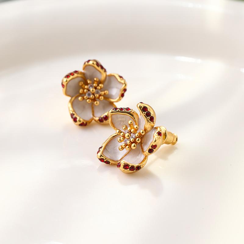 Women's Light Luxury Small Fragrant Wind Enamel Flower Earrings Unique Light Luxury Vintage Fashion Versatile Earrings