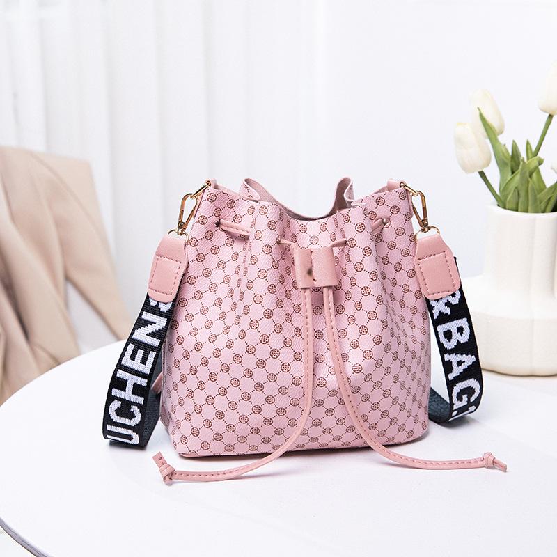 Retro One-shoulder Crossbody Bucket Bag, a New Pumping Belt Casual Women's Bag.