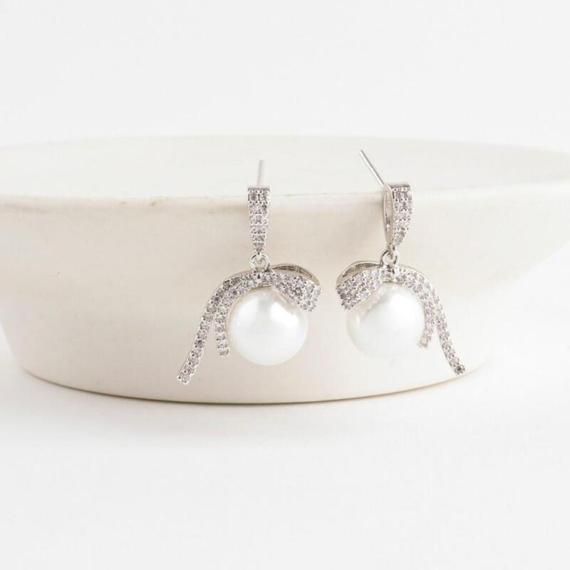

Women s Luxury Elegant 30s Ribbon Earrings A31800_Single Item