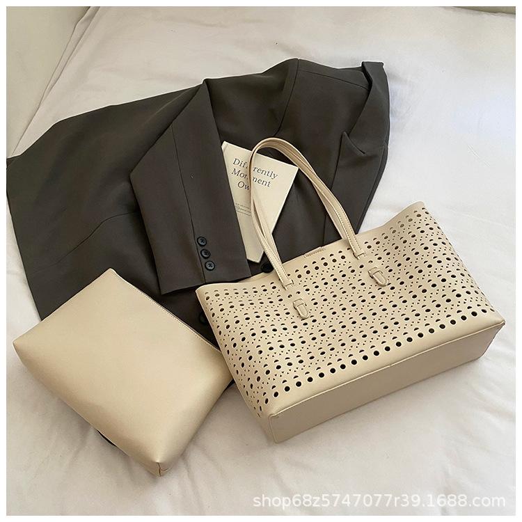 

Large-capacity tote bag, simple leisure travel bag, women s 2025 summer new seaside vacation beach woven bag бежевий