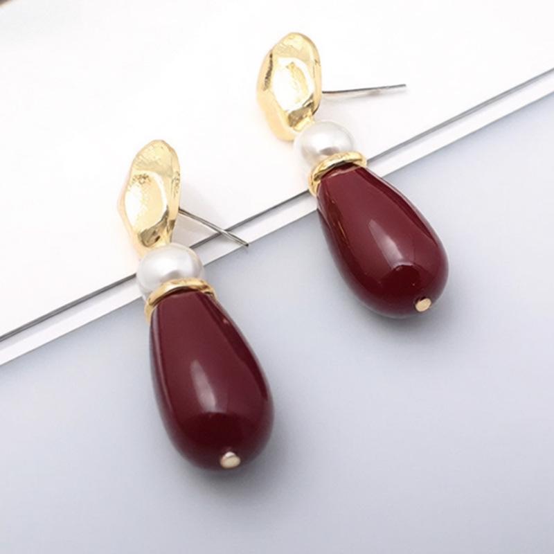 European Vintage Pearl Drop Earrings: Elegant Resin Design for Women