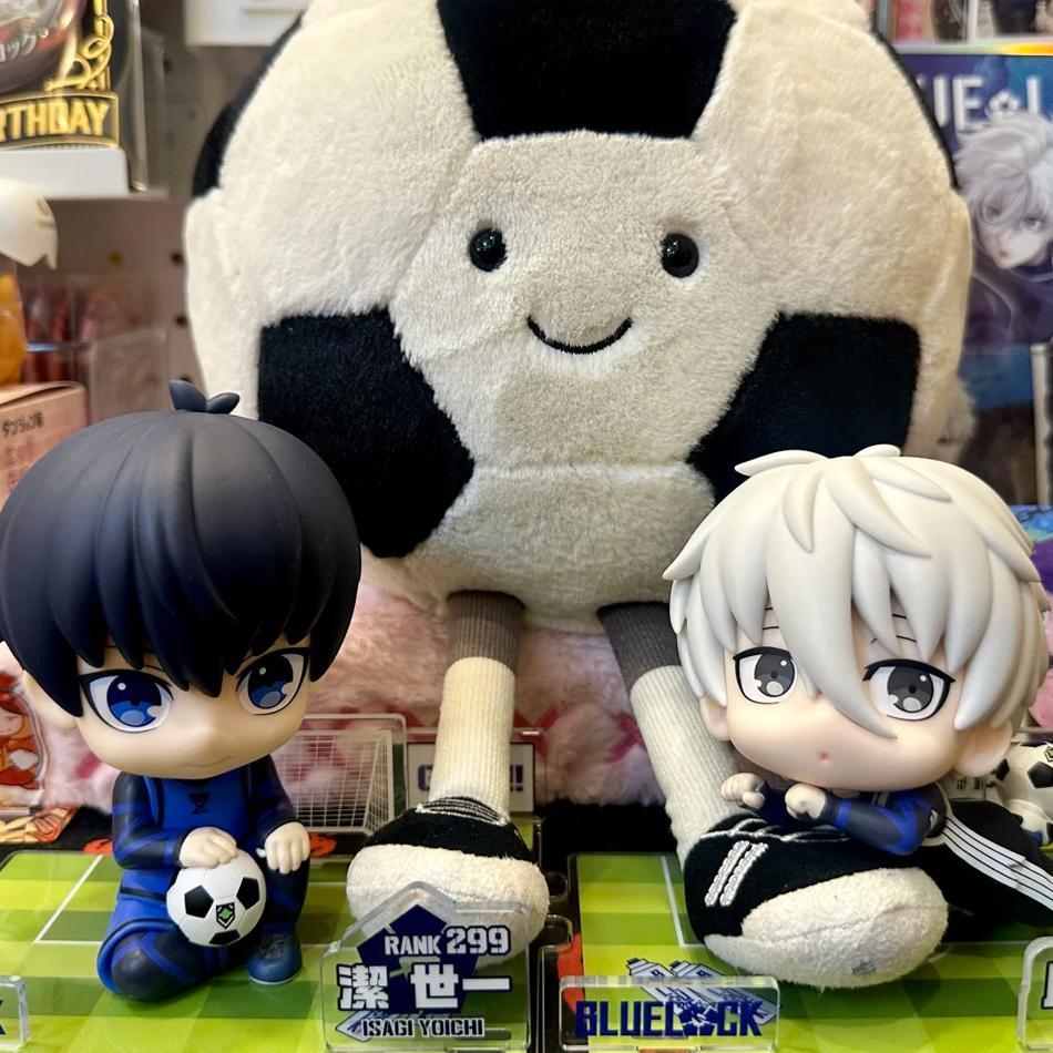 Anime BLUE LOCK Cute Nagi Yisagi Isagi Yoichi Sitting Action Figure PVC Doll Tabletop Model Anime Peripheral Creative Toy Gift‘s