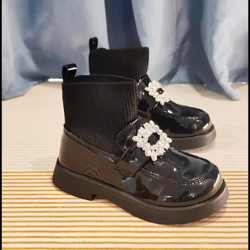 Mädchen Glänzende Schwarze Slipper Strassblume Funkelnder Kristall Runde Zehenpartie Strapazierfähige PVC-Sohle Schule Partys Lässig Preppy Süßer Stil