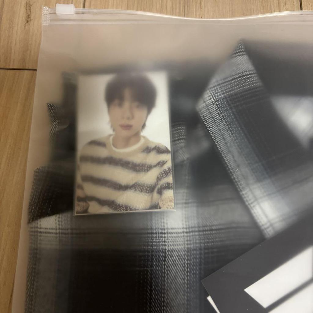 [USED] [RUNSEOKJIN] BTS Jin Check Shirt with Trading Card, Size M