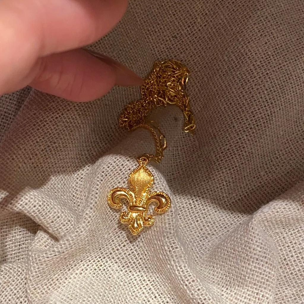 Francouzský Retro Vysoce Kvalitní Kartáčovaný Duhový Náhrdelník Lehký Luxus Květinový Ab Řetízek na Klíční Kost Temperament Všestranný Přívěsek