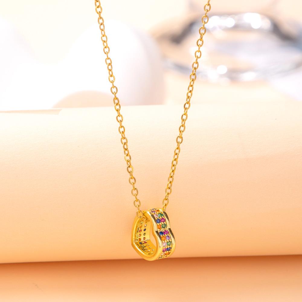 Women's Retro Light Luxury Pendant Necklace - Sweet & Cool Clavicle Chain, Non-fading, Fashionable & Exquisite Design